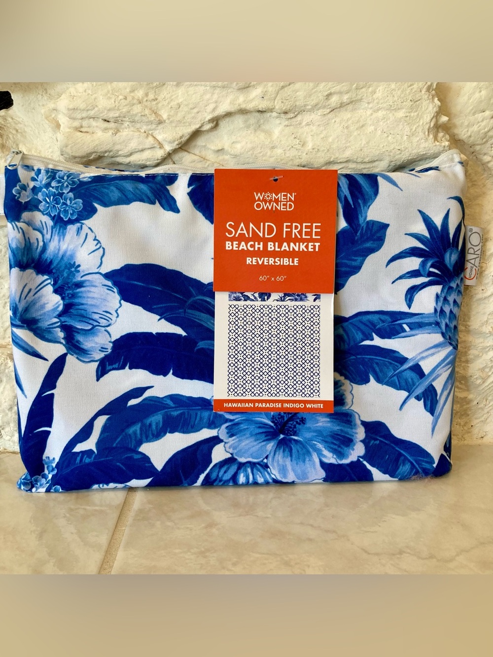 NWT Caro Home sand free reversible beach blanket in Hawaiian Paradise Indigo